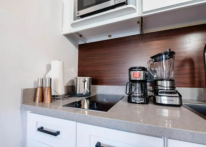 Apartment New Listing • Prime Location • Cozy & Modern Cabo San Lucas